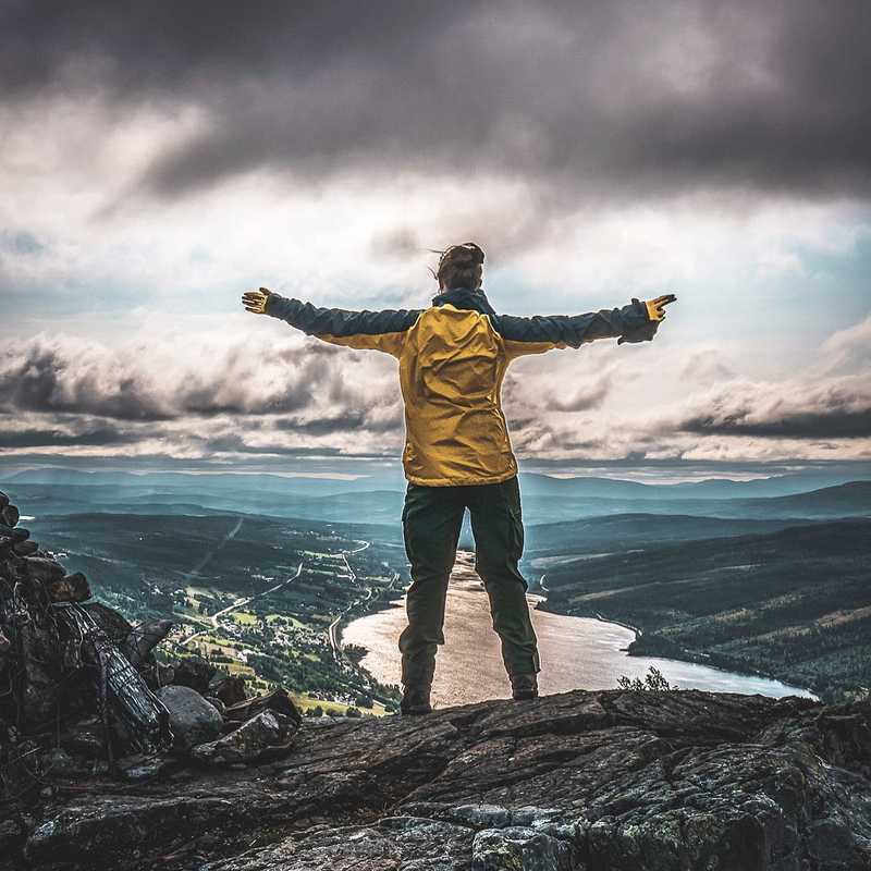 sTop of the world!? #åre #photo #naturephotography #lightroom #photoshop #yellowjacket #hipster #done #hike #landscape #nature #mountains #hillclimb #åreskutan #northern #sweden #success #freedom #top #goals #reach #love